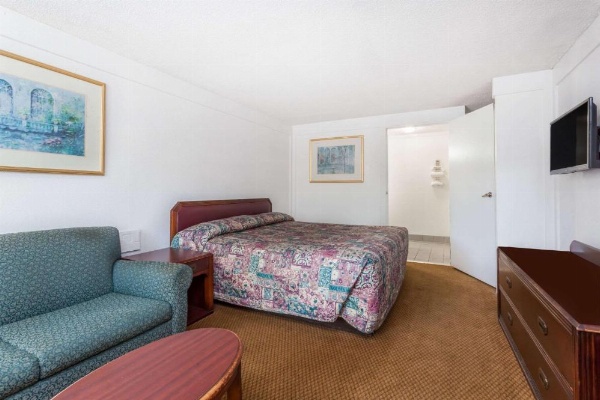 Knights Inn - Columbia image 17